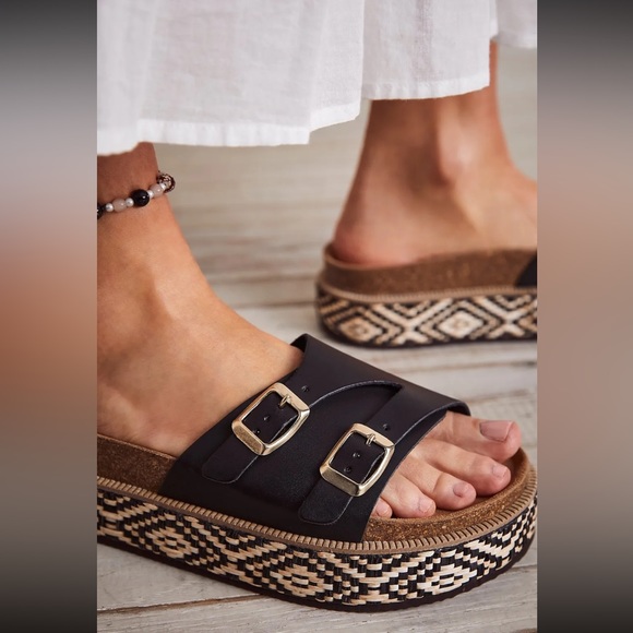 NEW FREE PEOPLE CARAVELLE CORK FOOTBED SANDALS BLACK - Picture 3 of 4